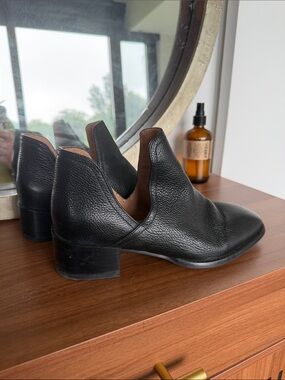 Seychelles Black Leather Slip-On Loafer